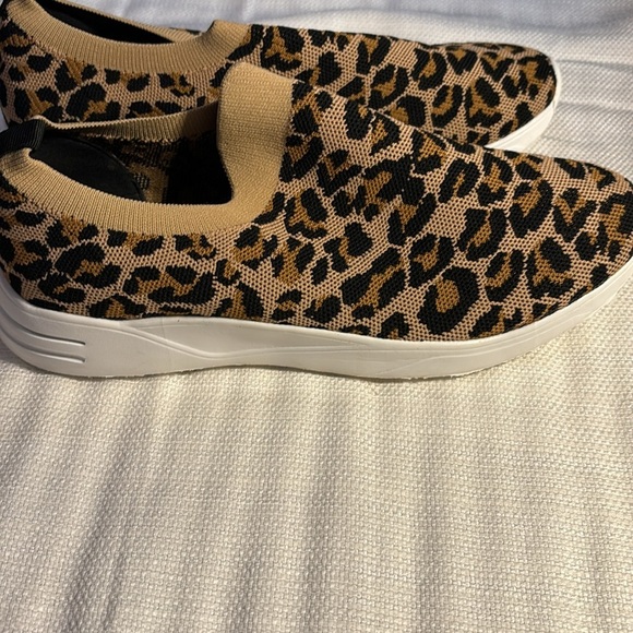 2/$30 Steve Madden Slip on Cheetah print sneakers size 10 - Picture 8 of 11